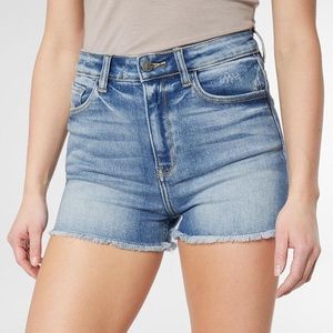 Signature Kurvy Ultra High Rise Short